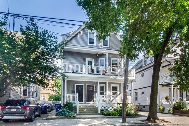 259 Willow Ave, Unit 1 in Somerville, MA - Building Photo - Building Photo