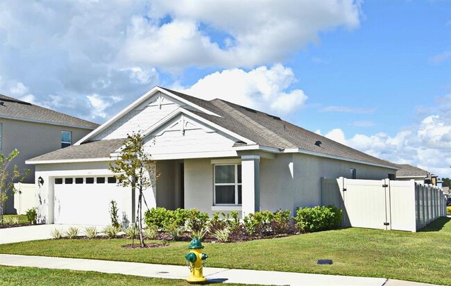 4901 Panga Ave in Mount Dora, FL - Foto de edificio - Building Photo