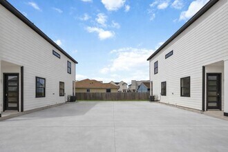 4804 Carmen St in Houston, TX - Building Photo - Building Photo