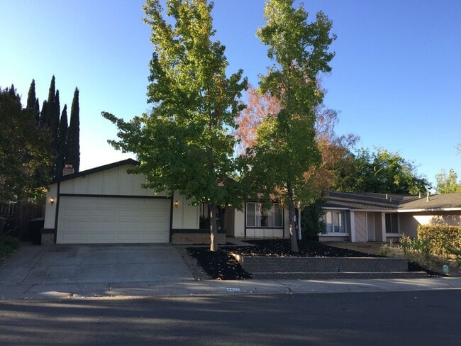 property at 4432 Oxwood Dr
