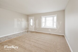 235 E Wrightwood Ave in Glendale Heights, IL - Building Photo - Building Photo