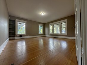 8450 SE Harney St in Portland, OR - Foto de edificio - Building Photo