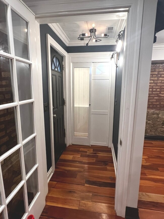 2437 N Francisco Ave in Chicago, IL - Building Photo - Building Photo