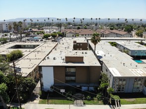 19340 Wyandotte St in Reseda, CA - Building Photo - Building Photo