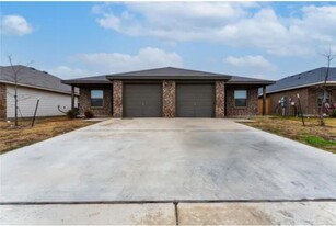 6009 Amelia Earhart Blvd in Killeen, TX - Building Photo