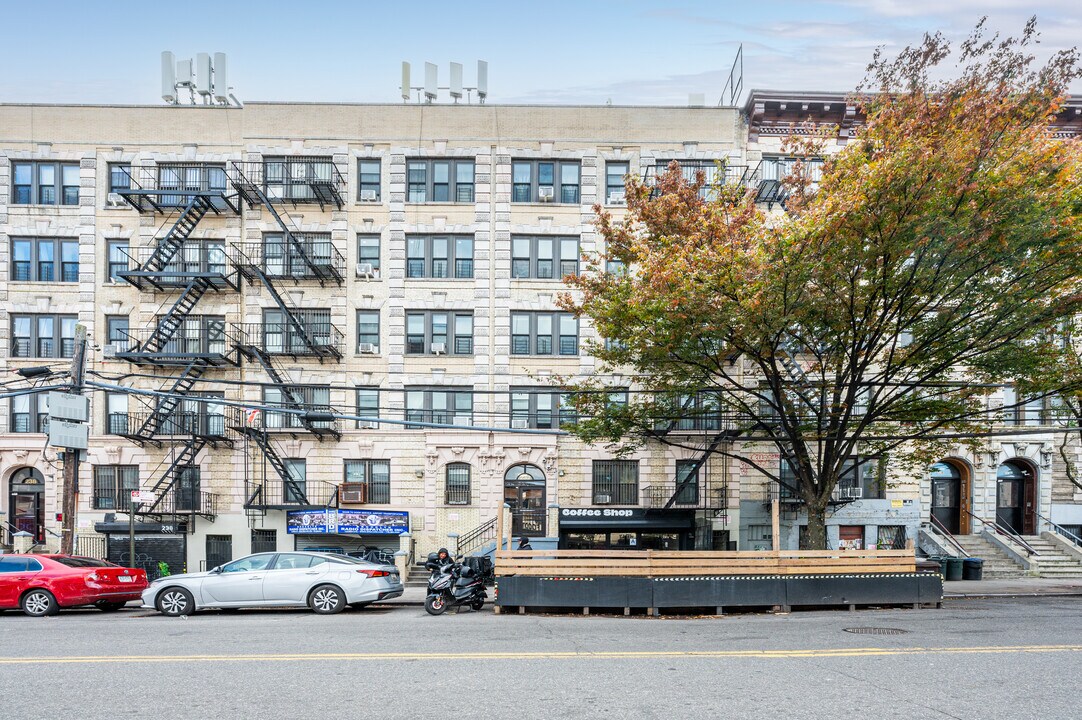 234 Metropolitan Ave in Brooklyn, NY - Building Photo