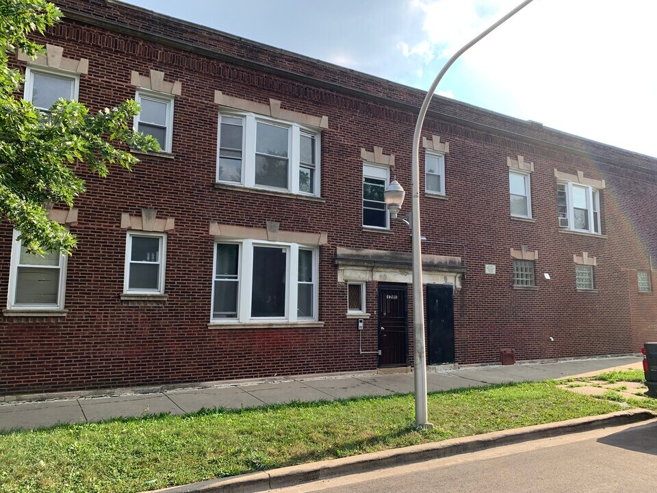 1721 W 65th St in Chicago, IL - Building Photo