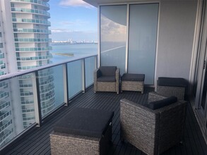 488 NE 18th St, Unit 3105 in Miami, FL - Building Photo - Building Photo