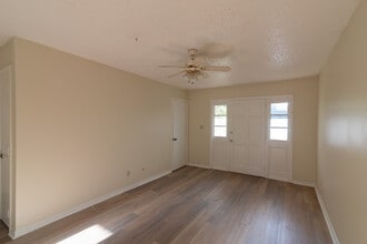 3216 Jim Lee Rd in Tallahassee, FL - Building Photo - Building Photo