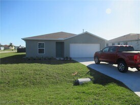 22 NW 7th Terrace in Cape Coral, FL - Building Photo