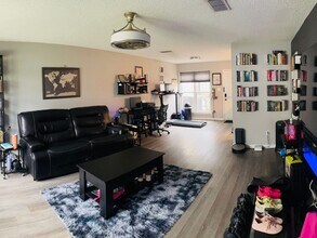 5624 Giddyup Ln in Fort Worth, TX - Foto de edificio - Building Photo