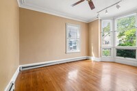 16 Eastman Rd, Unit 1 in Somerville, MA - Foto de edificio - Building Photo