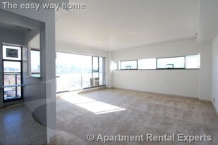 100 Memorial Dr in Cambridge, MA - Building Photo