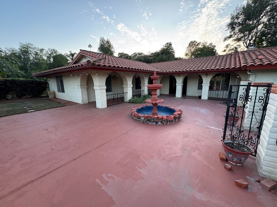 1904 Grove Rd in El Cajon, CA - Building Photo