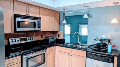 5710 NW 13th Ct in Lauderhill, FL - Foto de edificio - Building Photo