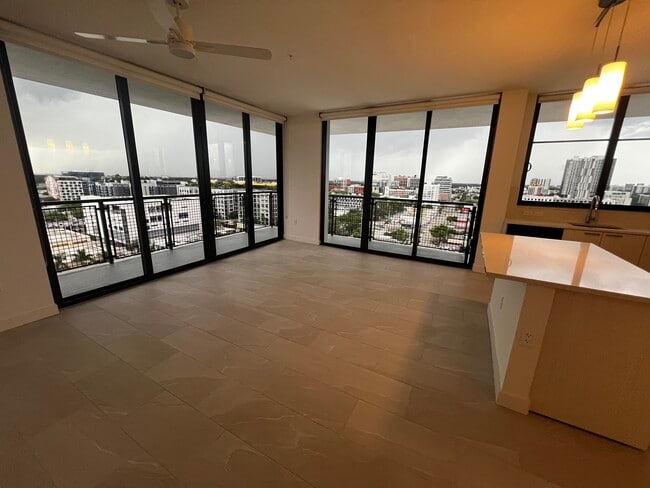 132 NE 22nd St, Unit B1 in Miami, FL - Building Photo - Building Photo