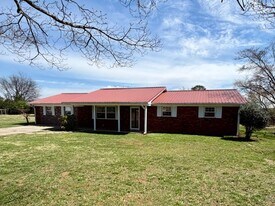 122 Colonial Cir in Seymour, TN - Building Photo