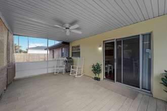 784 E Fairbairn Dr in Deltona, FL - Building Photo - Building Photo