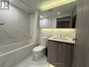 27 McMahon Dr in Toronto, ON - Building Photo - Building Photo