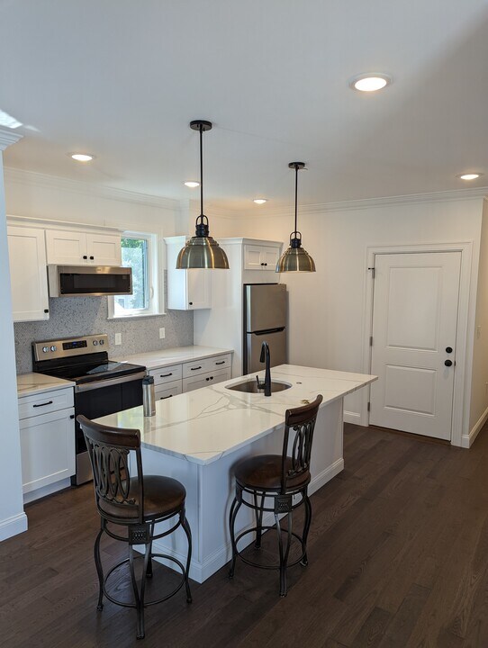 210 Everett St, Unit 3 in Boston, MA - Building Photo