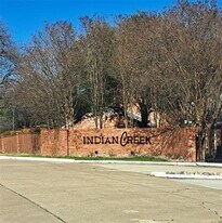 955 Roaring Springs Rd in Fort Worth, TX - Building Photo