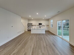 205 Kramer Mills Dr in Columbus, OH - Foto de edificio - Building Photo