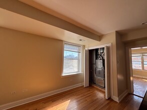 2839 W Nelson St in Chicago, IL - Building Photo - Building Photo