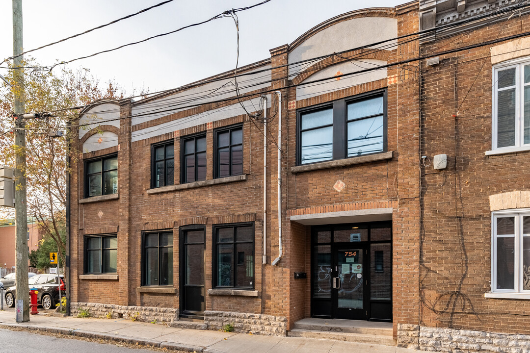 750 Saint-François Rue E in Québec, QC - Building Photo