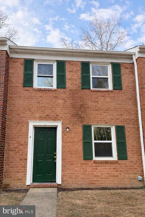 4 Manchester Ct in Fredericksburg, VA - Building Photo