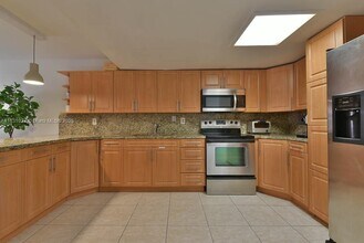 11365 SW 2nd St in Miami, FL - Building Photo - Building Photo