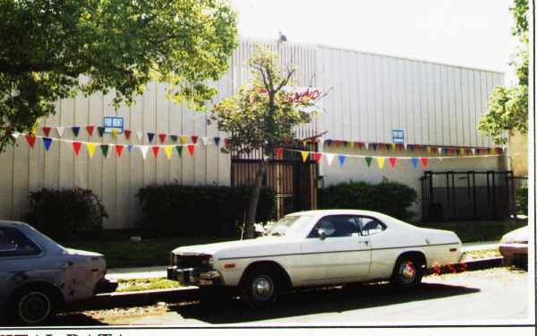 Las Brisas Terrace in Van Nuys, CA - Building Photo - Building Photo