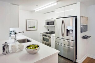 227 W 77th St in New York, NY - Building Photo