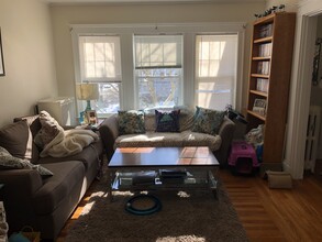 27 Bartlett Ave, Unit 2 in Belmont, MA - Building Photo - Building Photo