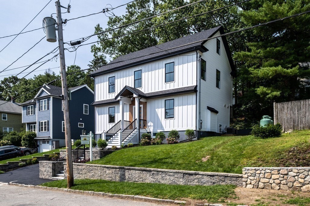 92 Dothan St in Arlington, MA - Building Photo