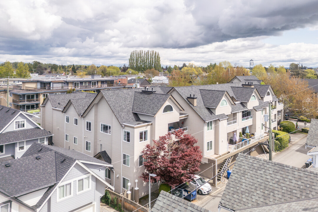 Fenton's Court in Delta, BC - Building Photo