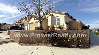 13272 Sunland St in Hesperia, CA - Building Photo - Building Photo