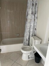 9375 Fontainebleau Blvd in Miami, FL - Building Photo - Building Photo