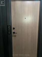 55 Charles St E in Toronto, ON - Building Photo - Building Photo