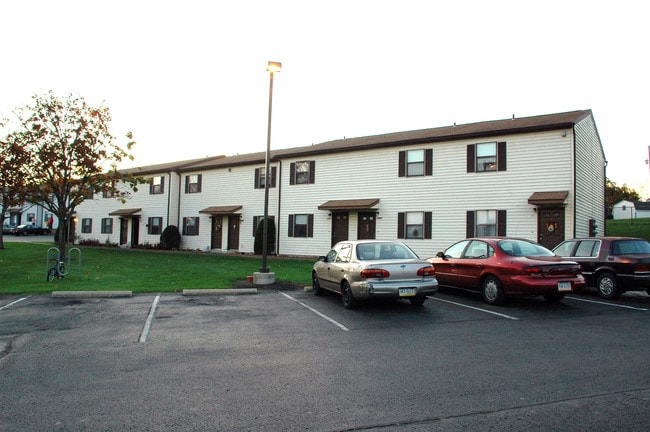 Perry Manor in Newport, PA - Foto de edificio - Building Photo