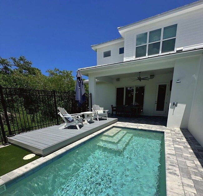 512 S Peninsula Ave in New Smyrna Beach, FL - Building Photo - Building Photo