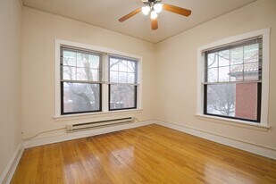 1305 Oak Ave, Unit A01W in Evanston, IL - Building Photo