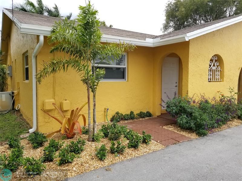 7417 Orange Dr in Davie, FL - Building Photo