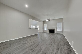 1414 Chesterpoint Dr in Spring, TX - Foto de edificio - Building Photo