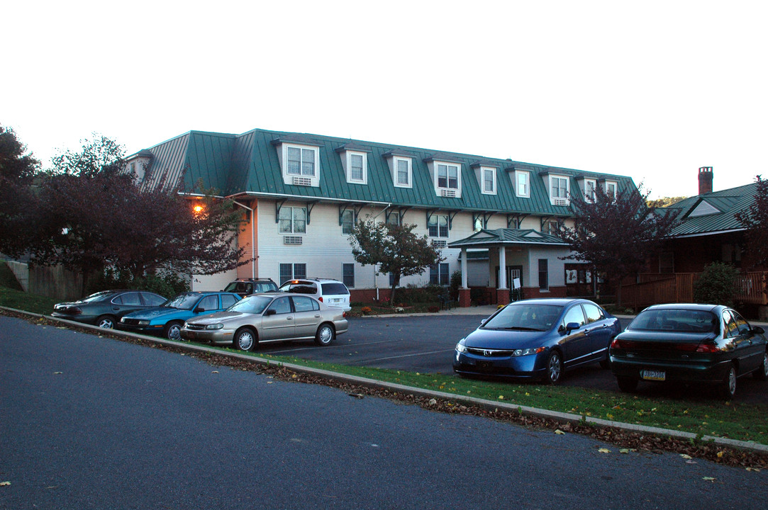 Tremont Station in Tremont, PA - Building Photo