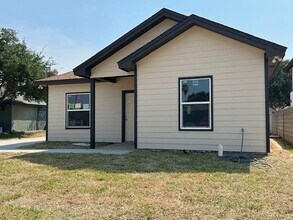 407 Potranca Ct in Laredo, TX - Building Photo - Building Photo