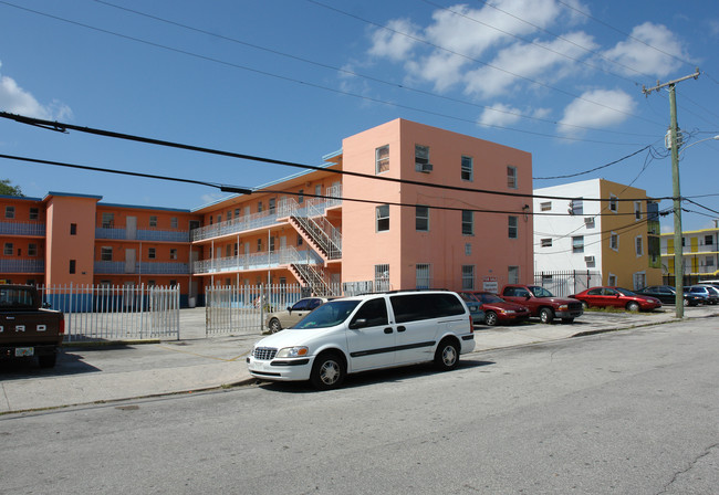 540 NW 7th St in Miami, FL - Building Photo - Building Photo