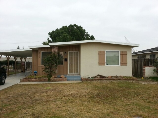 3412 Elcia Dr in Bakersfield, CA - Foto de edificio