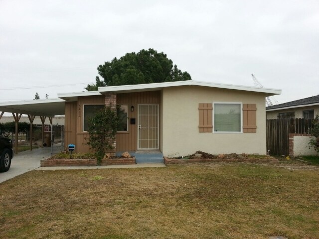 3412 Elcia Dr in Bakersfield, CA - Building Photo