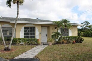 13602 Vía Flora in Delray Beach, FL - Building Photo