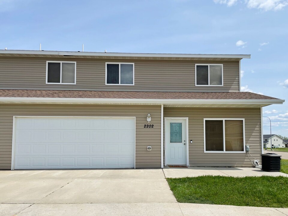 The Heights Condos in Minot, ND - Building Photo